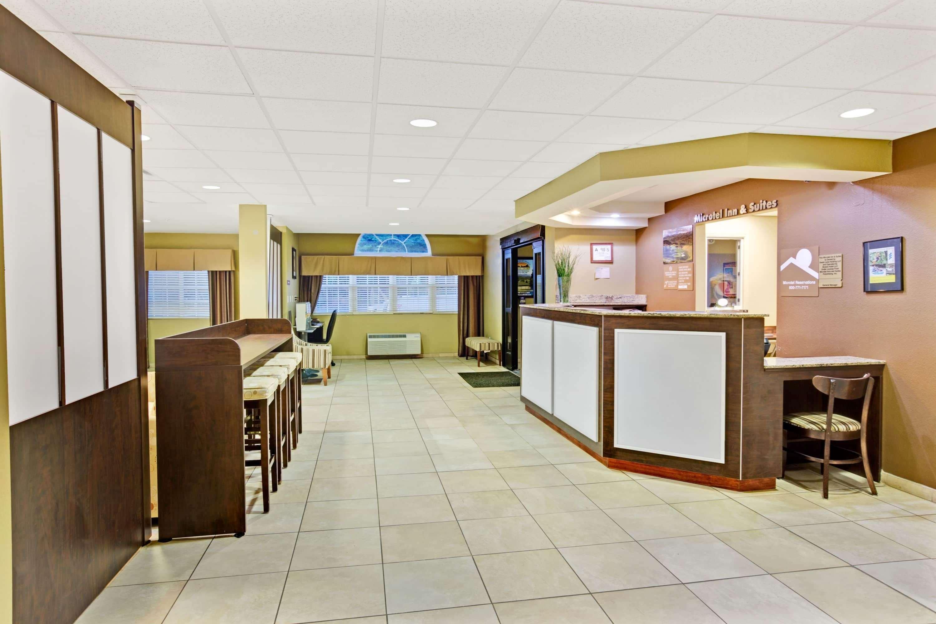 Microtel Inn & Suites By Wyndham Bryson City Exterior foto