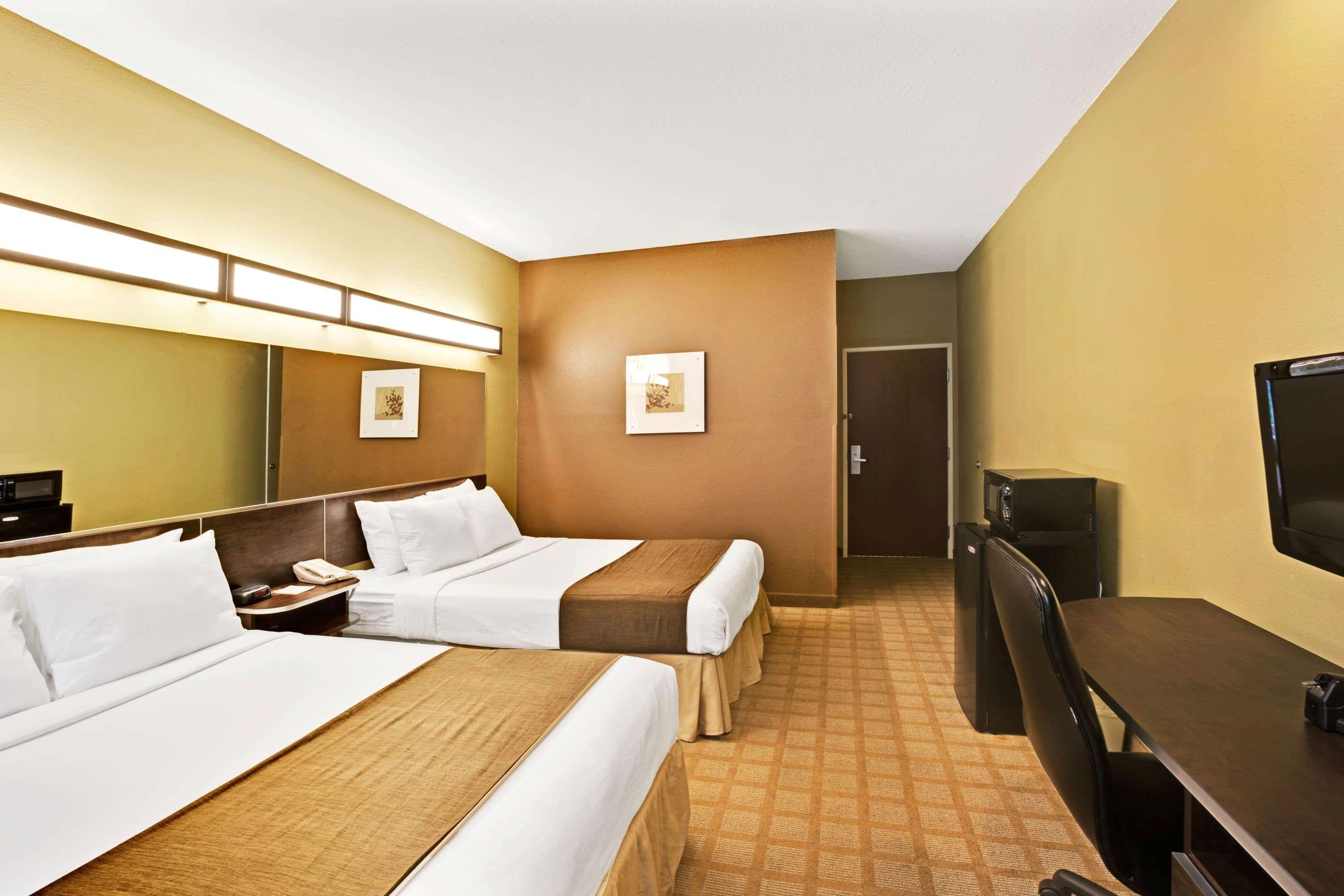 Microtel Inn & Suites By Wyndham Bryson City Exterior foto
